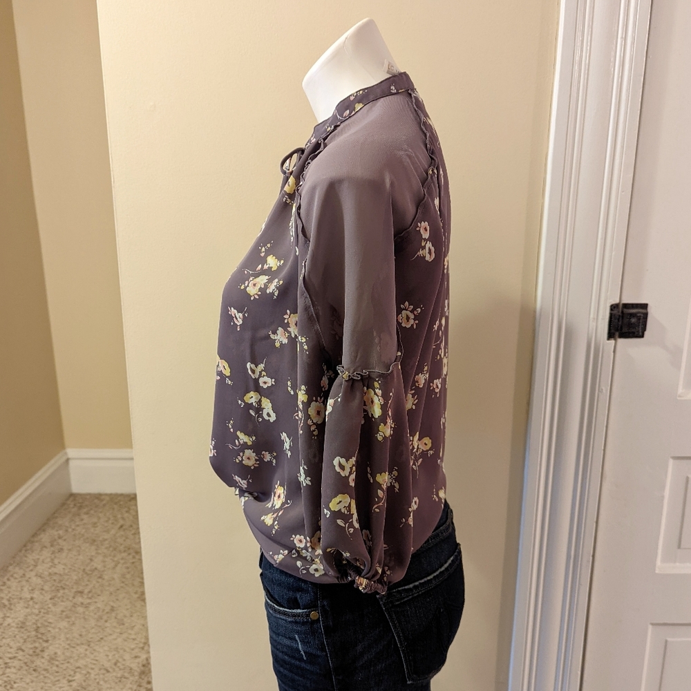 Lauren Conrad purple/gray floral blouse with buttons and tie. Size XS - Picture 3 of 9